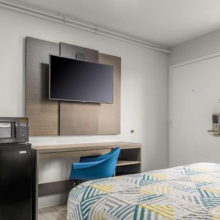 Home 6 Motel Топика Екстериор снимка