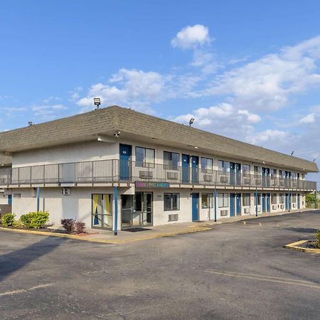 Home 6 Motel Топика Екстериор снимка