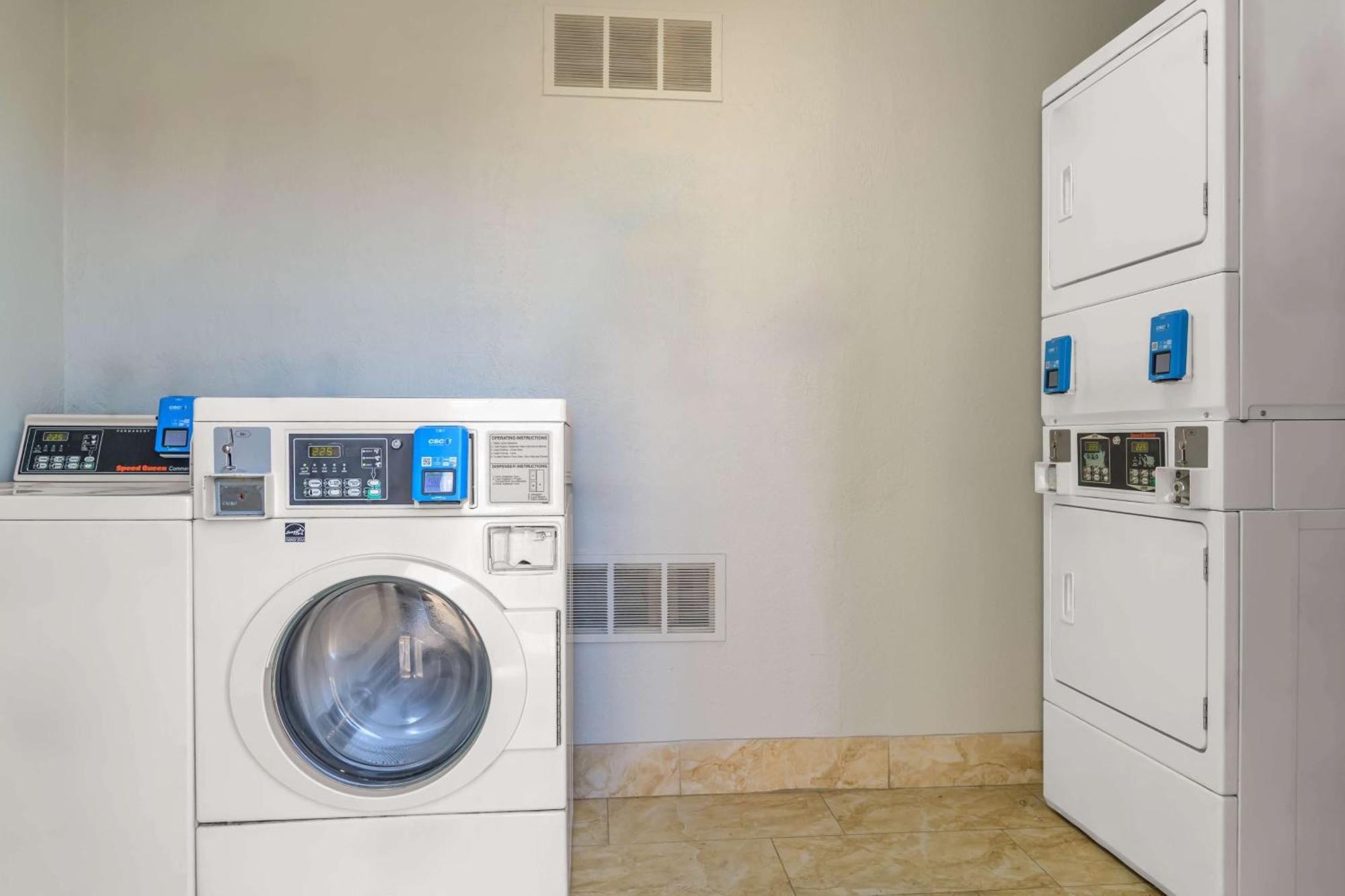 Home 6 Motel Топика Екстериор снимка