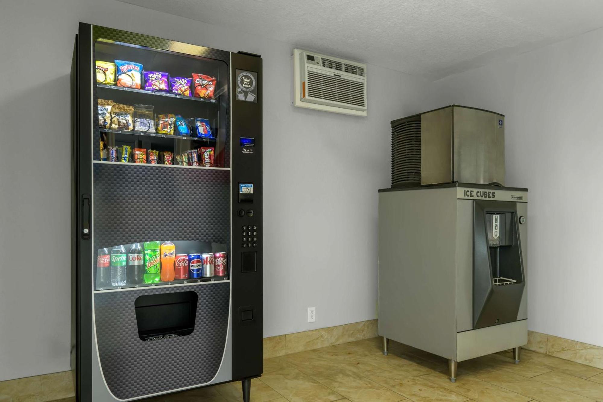 Home 6 Motel Топика Екстериор снимка
