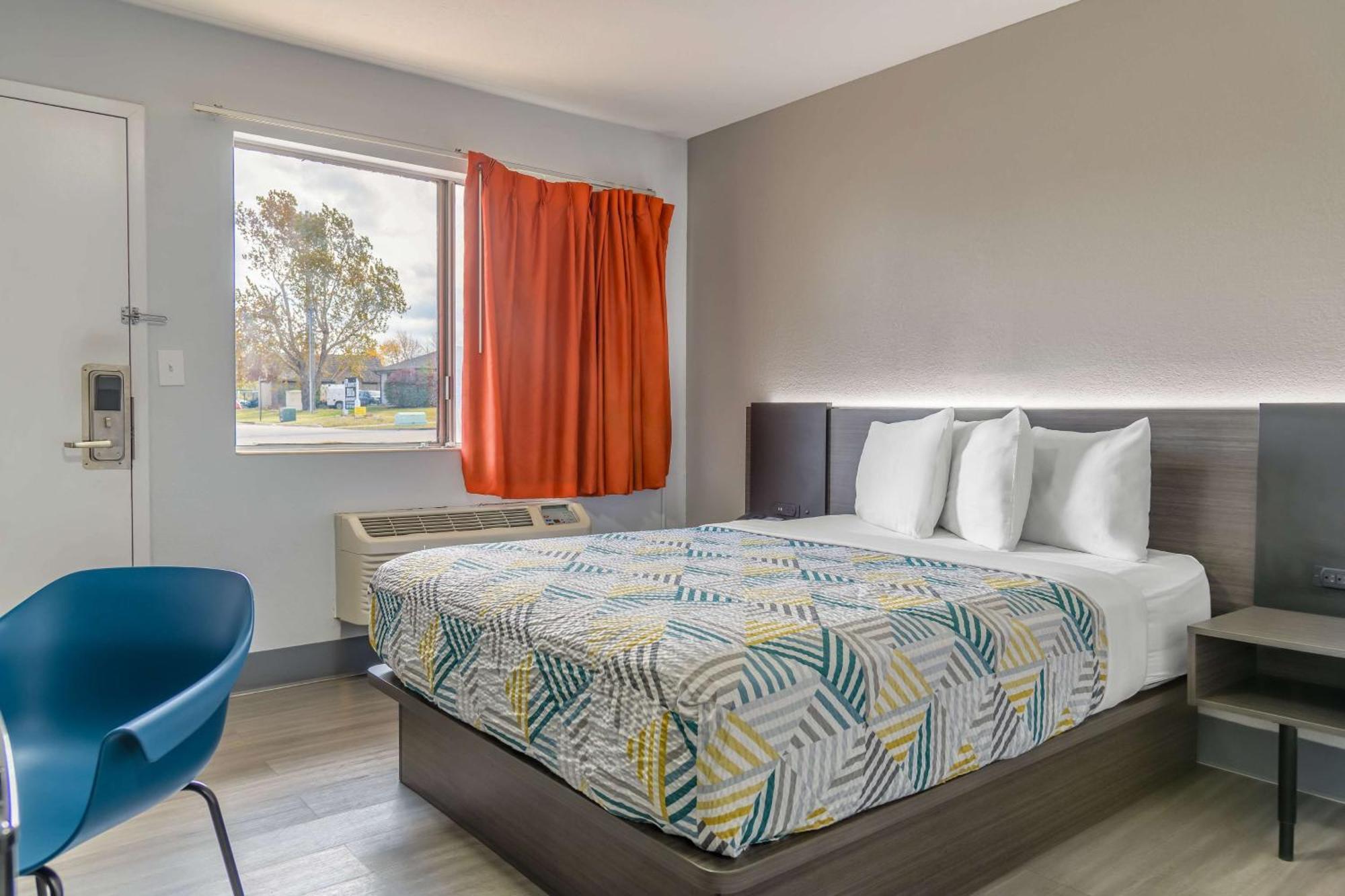 Home 6 Motel Топика Екстериор снимка
