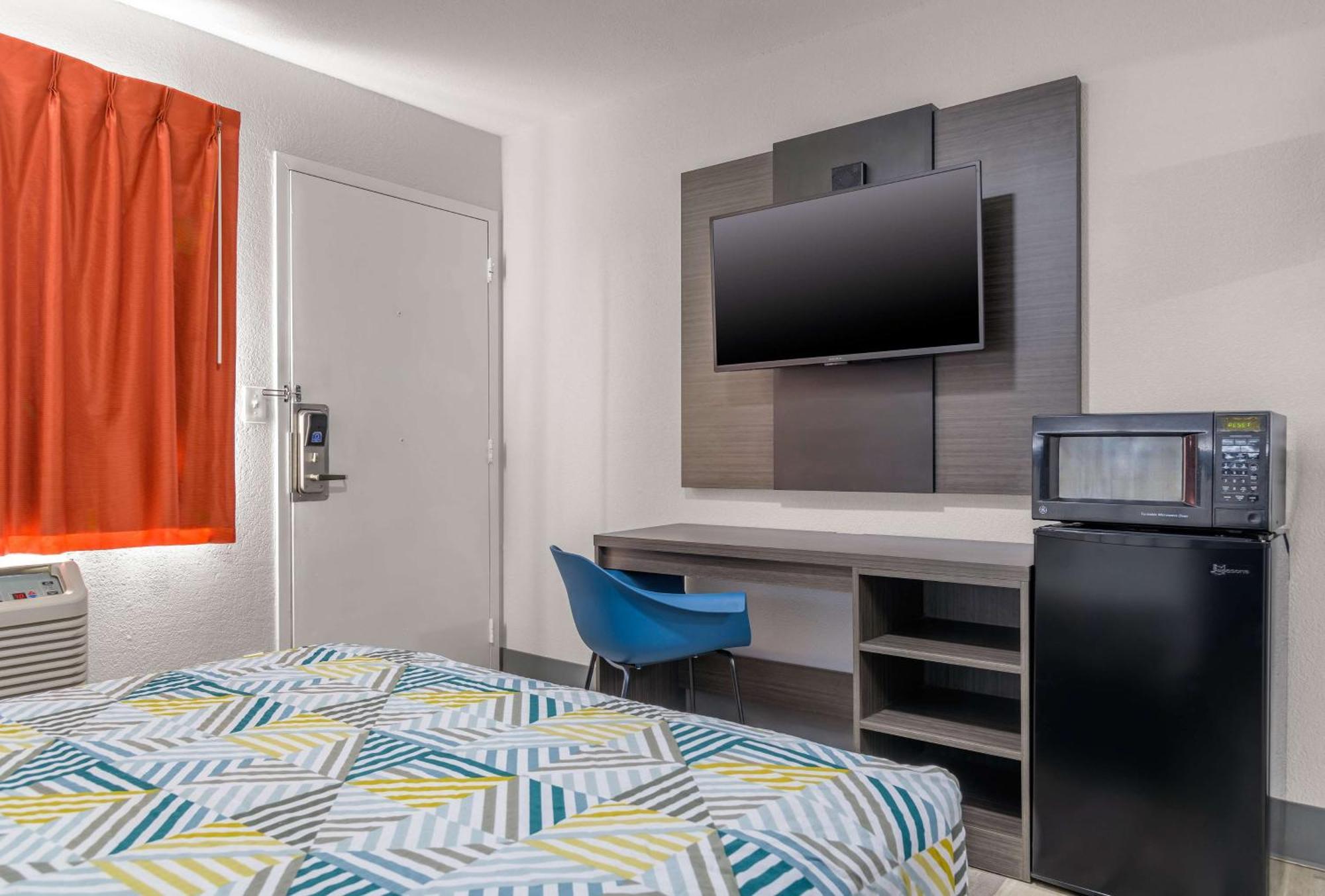 Home 6 Motel Топика Екстериор снимка