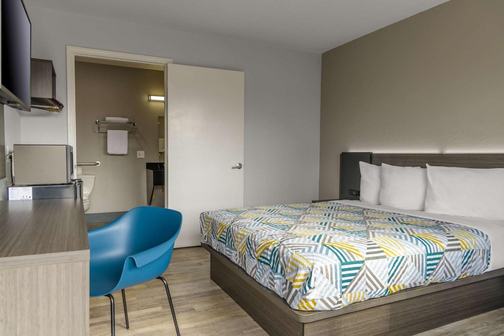 Home 6 Motel Топика Екстериор снимка