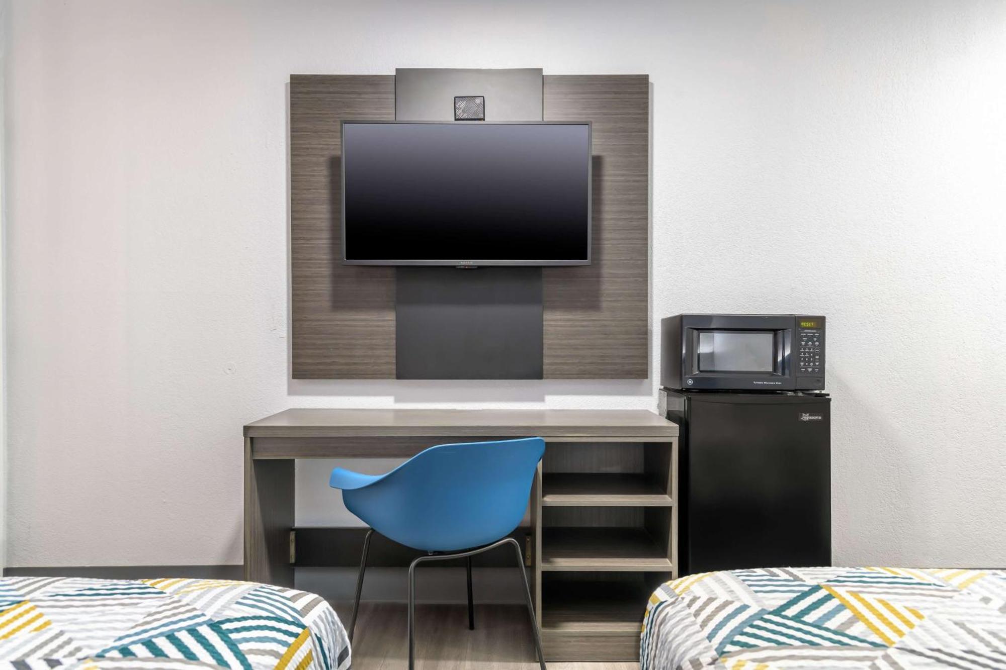 Home 6 Motel Топика Екстериор снимка