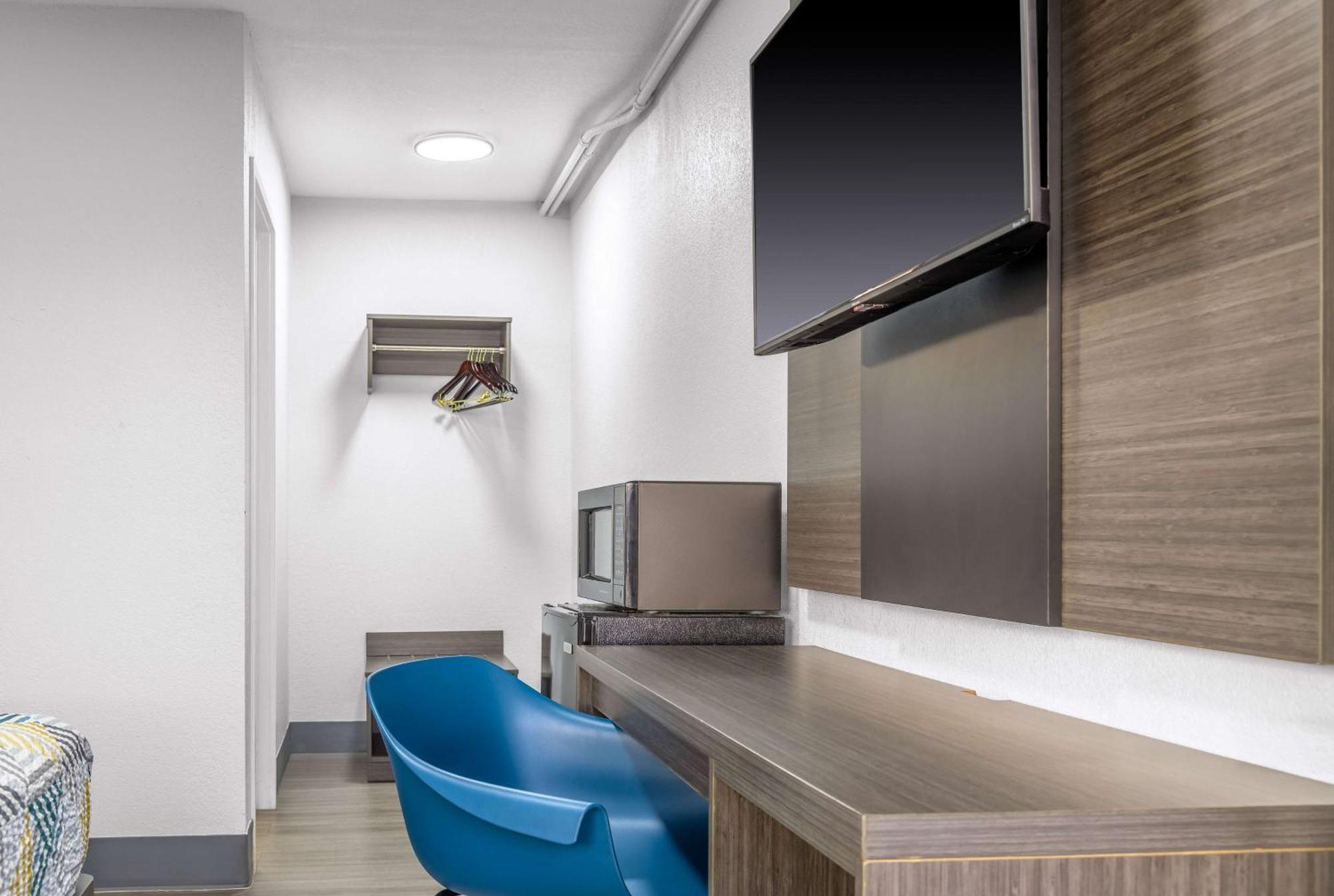 Home 6 Motel Топика Екстериор снимка