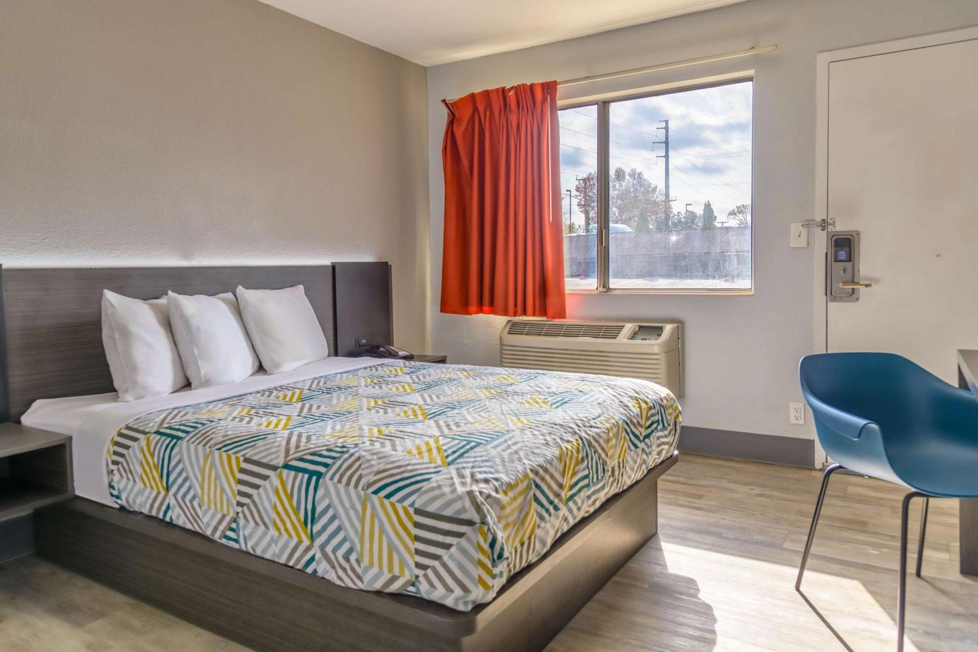 Home 6 Motel Топика Екстериор снимка