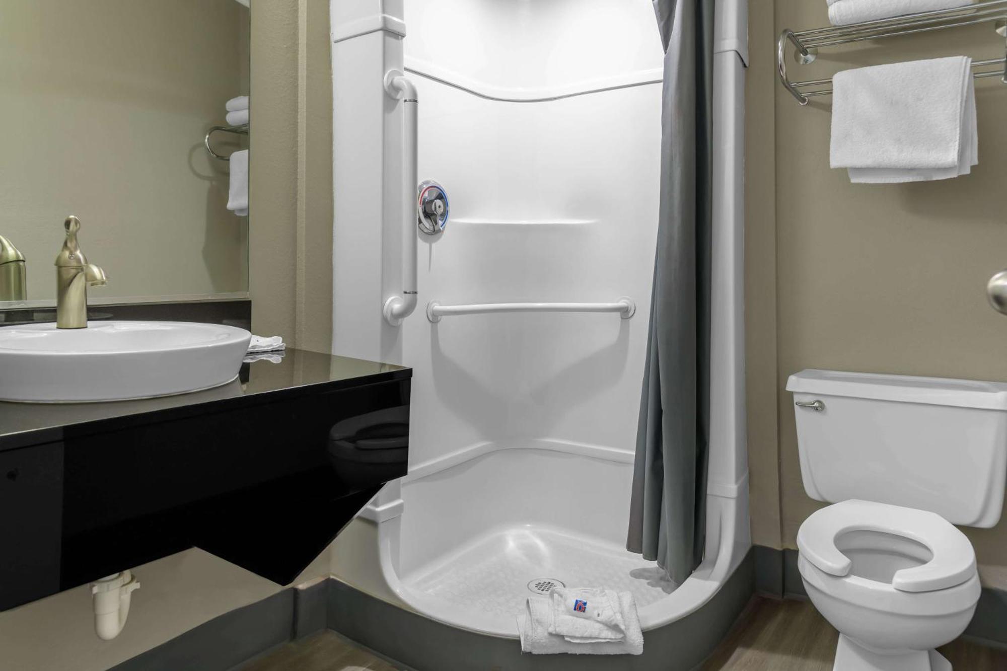 Home 6 Motel Топика Екстериор снимка