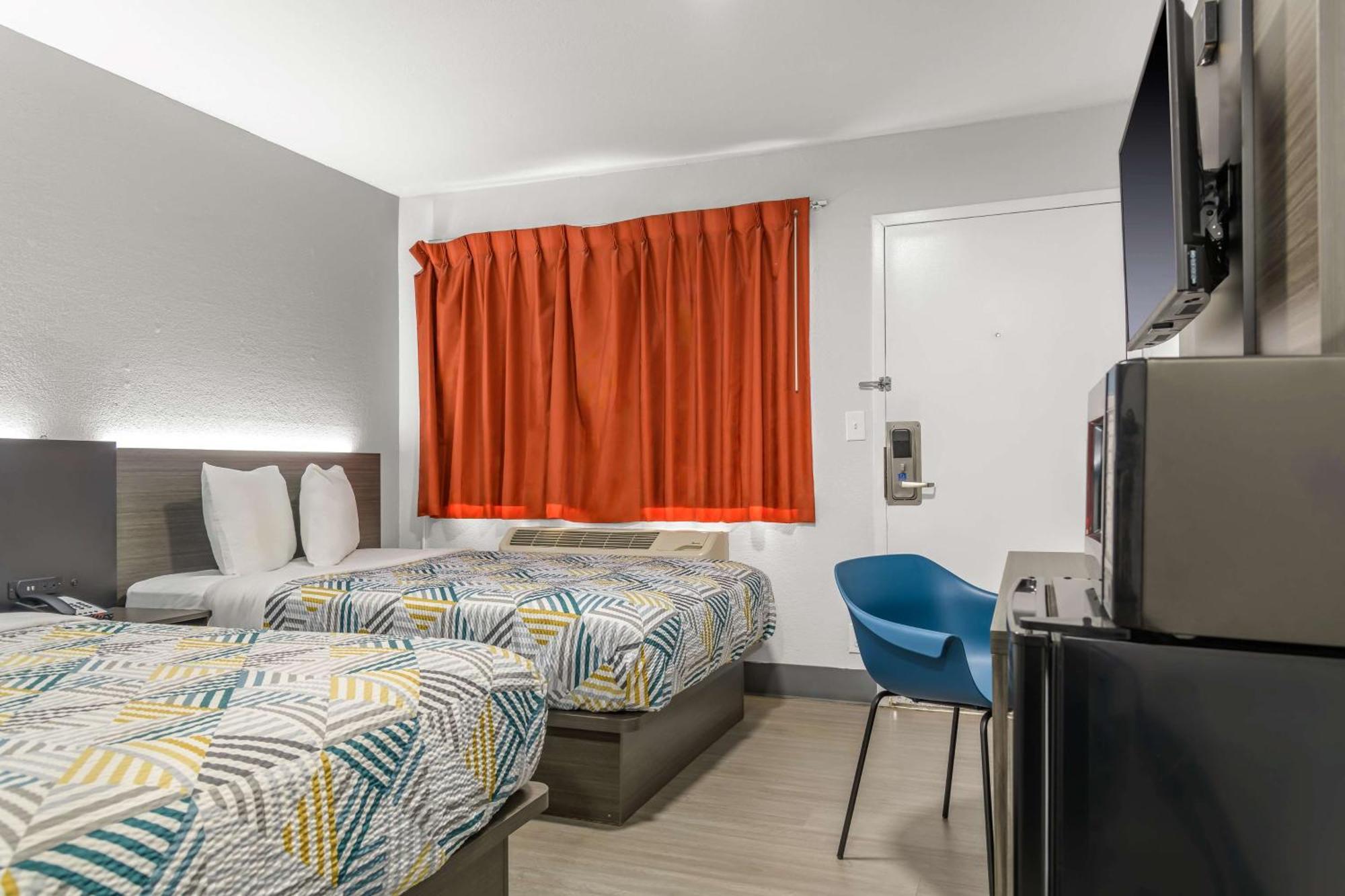 Home 6 Motel Топика Екстериор снимка