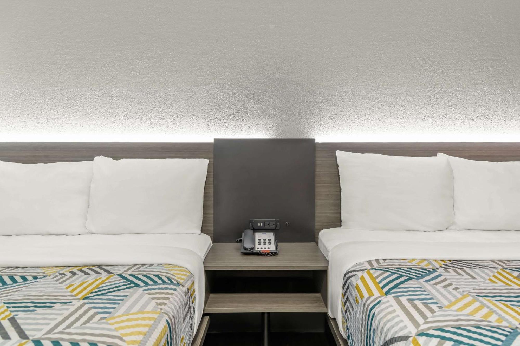 Home 6 Motel Топика Екстериор снимка