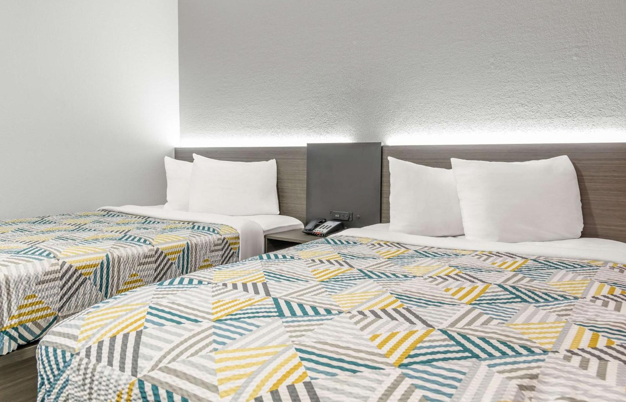 Home 6 Motel Топика Екстериор снимка