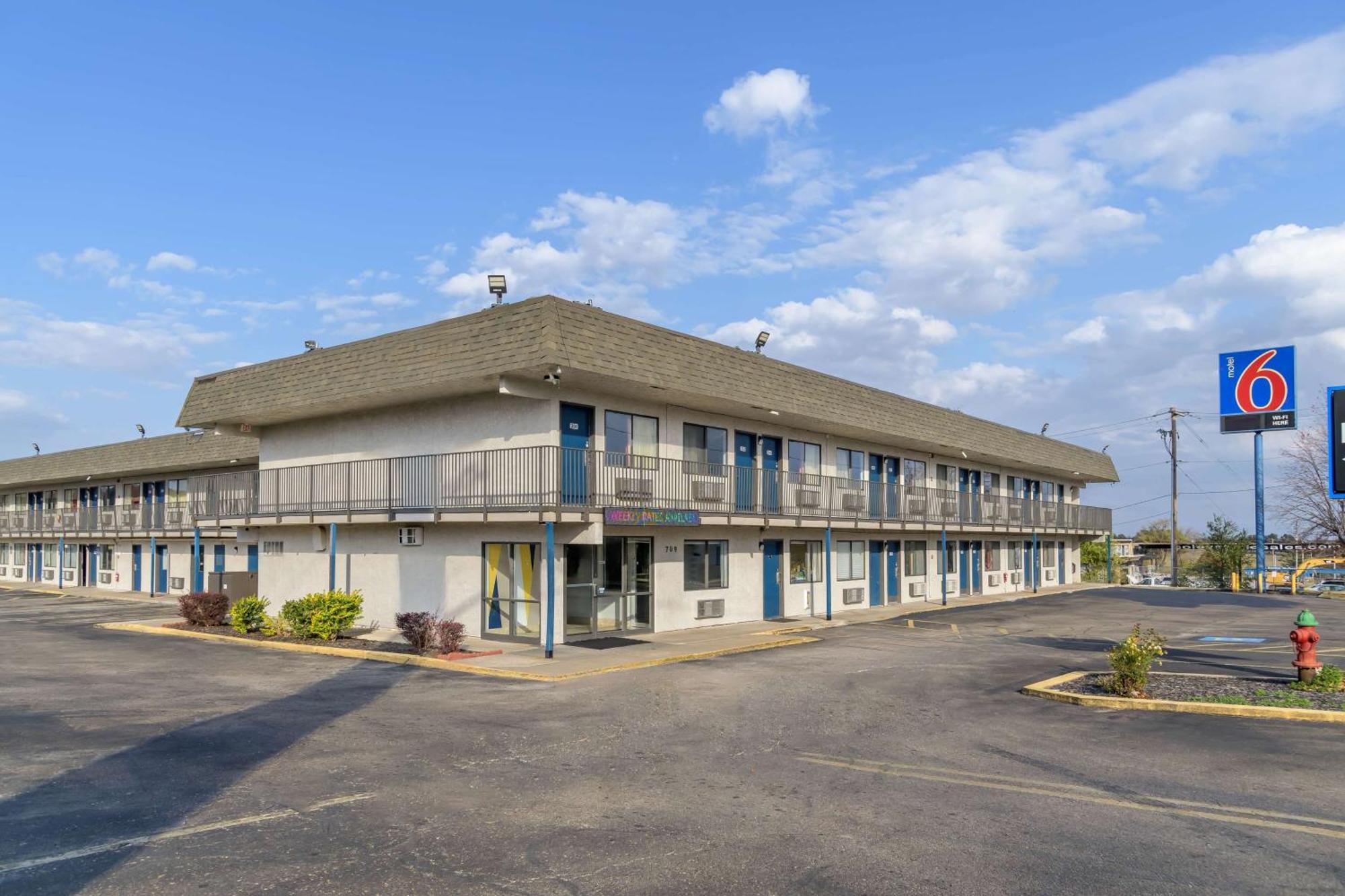 Home 6 Motel Топика Екстериор снимка