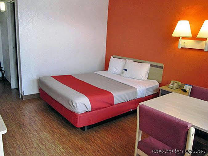 Home 6 Motel Топика Екстериор снимка