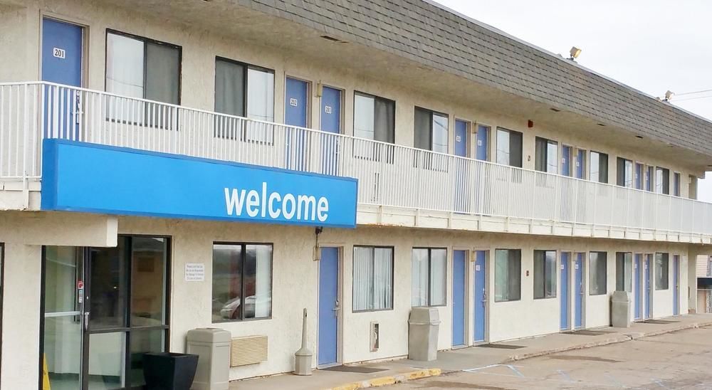 Home 6 Motel Топика Екстериор снимка